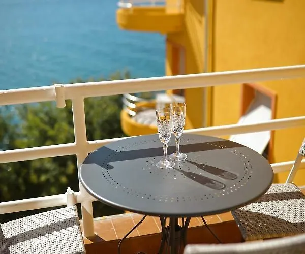 Caisa Classic Beachfront Apartament *