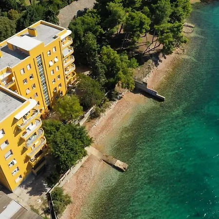 Caisa Classic Beachfront Apartmán