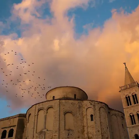 Caisa Classic Beachfront Apartment Zadar